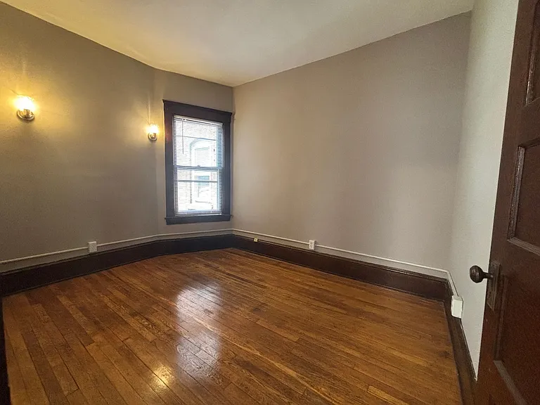 1376 W 91st St — Photo 20