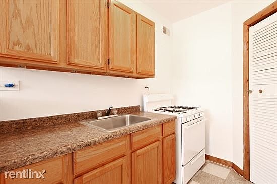6306 S Artesian Ave Apartments Chicago Kitchen_01