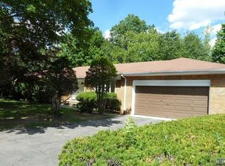 7 Tufts Ct, Paramus, NJ 07652
