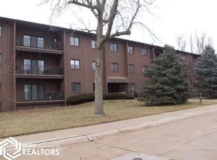 2005 Spring St #U209, Grinnell, IA 50112