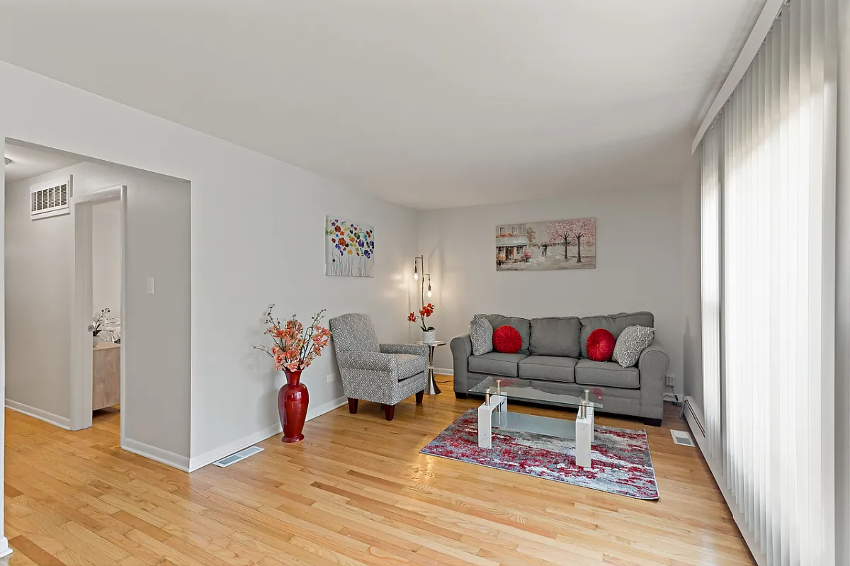 S Kolmar Ave, Oak Lawn — Photo 1