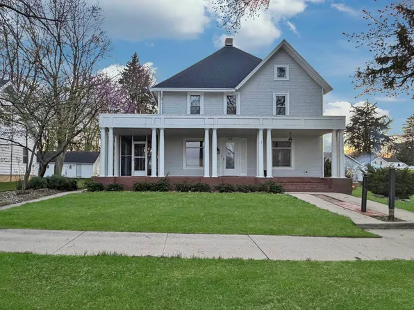 310 S 1st Ave, Forreston, IL 61030