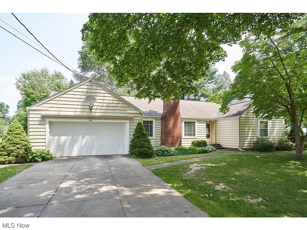 295 Corunna Ave photo 1