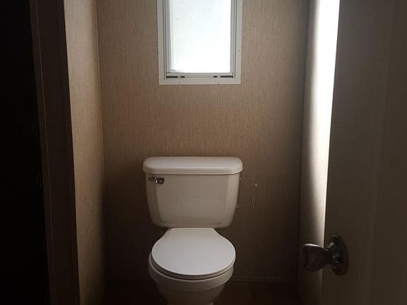 3rd image of 46 Tropicana Ave