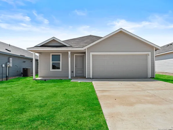 105 Autumn Trail, Floresville, TX 78114