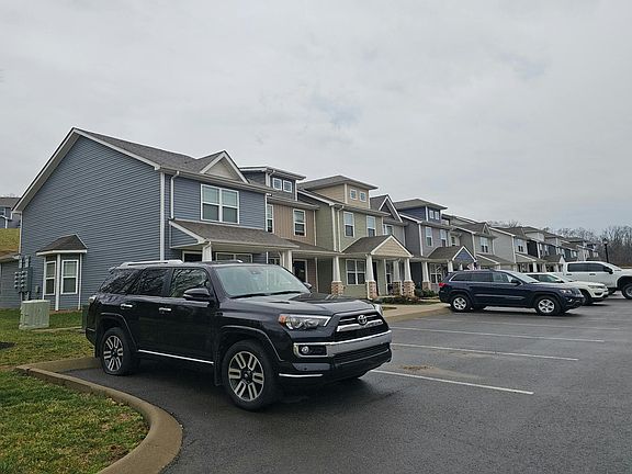 3rd image of 228 Woodland Valley Ln