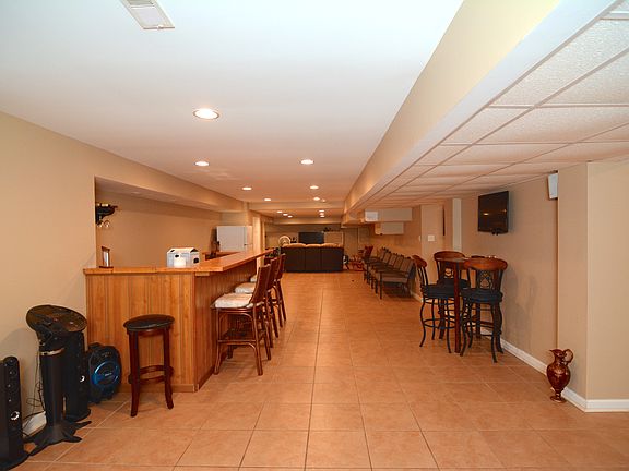 5th image of 215 Marjoram Dr