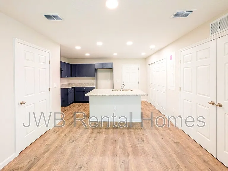 960 Palmetto St — Photo 3