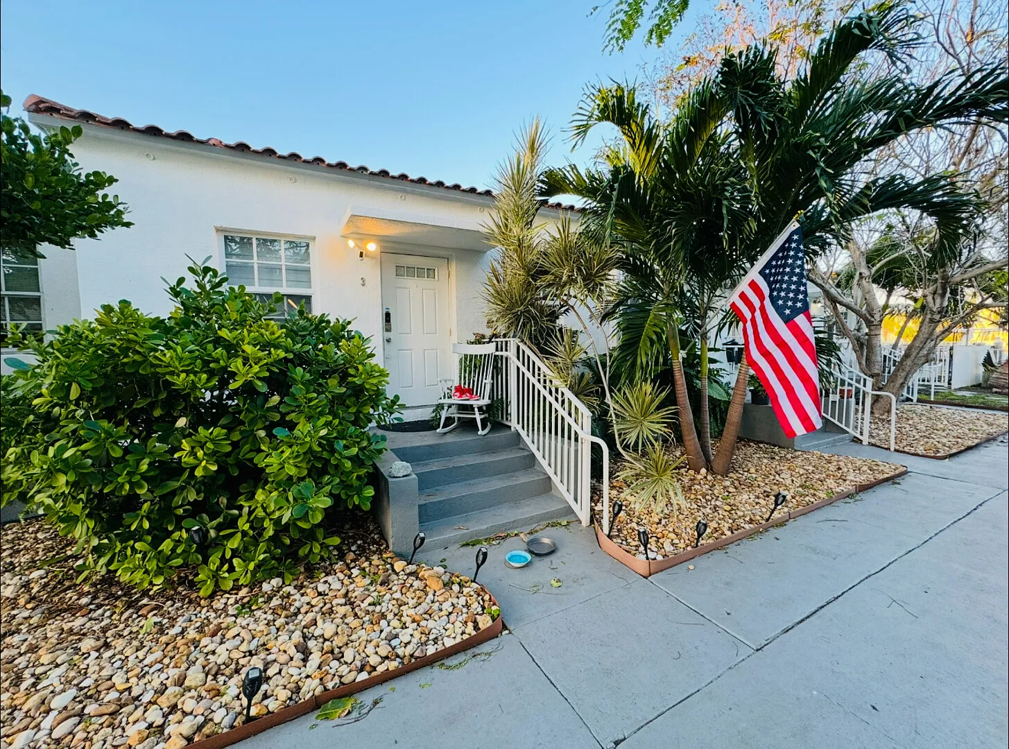 Oceanfront Blue Retreat — Photo 1