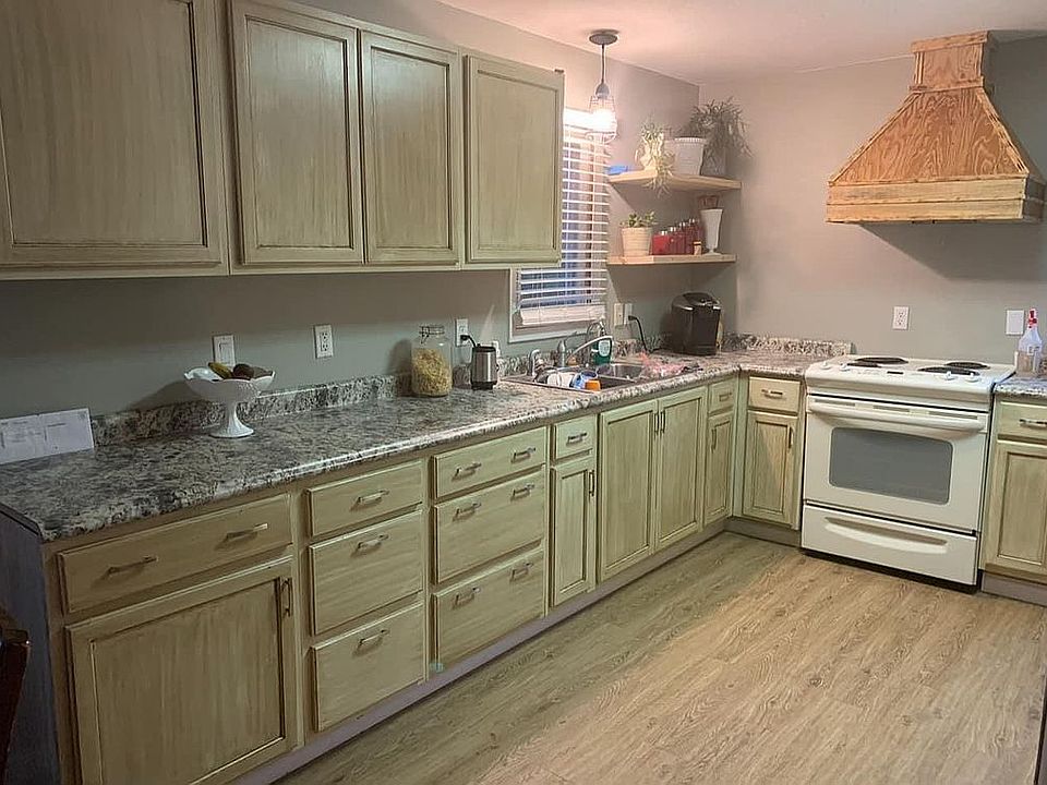 929 Main St, Ocheyedan, IA 51354 Zillow