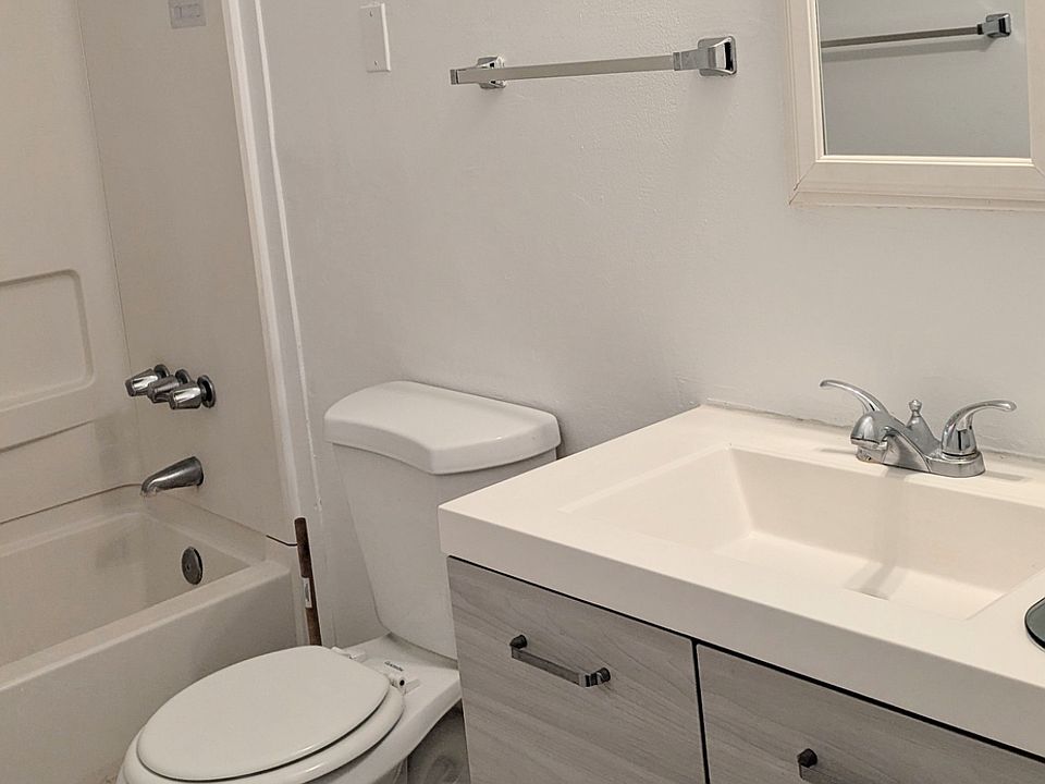 2nd image of 214 E Elm St