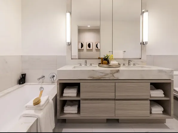 675 West 59th Street image 4 of 17