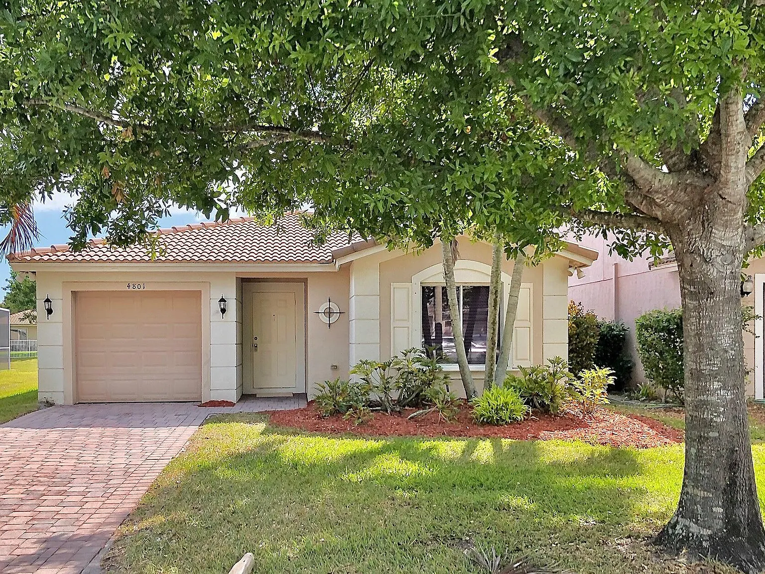 3 bed, 2.0 bath, 1717 sqft, $2,650 — Photo 1