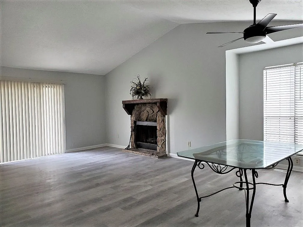 2 bed, 1178 sqft, $2,000 — Photo 2