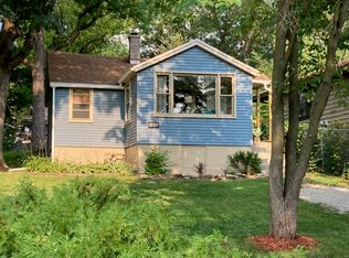 7N037 Riverside Dr, Saint Charles, IL 60174