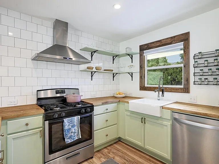 4900 Hilldale Dr — Photo 6
