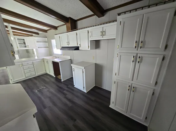 77 2nd St #77SE, Carleton, MI 48117