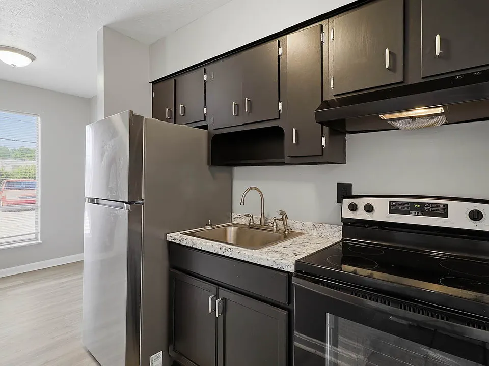 Broadleaf Arms Apartments