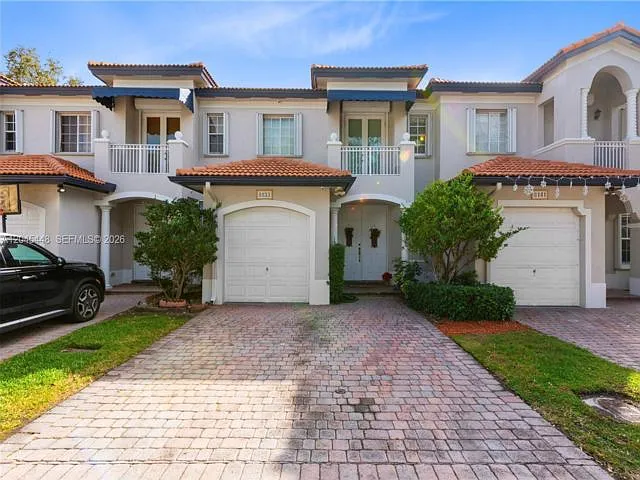 3 bed, 2.5 bath, 1800 sqft, $3,600 — Photo 1