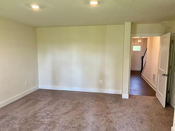 Recreation/L.L. Bedroom With Full Bath