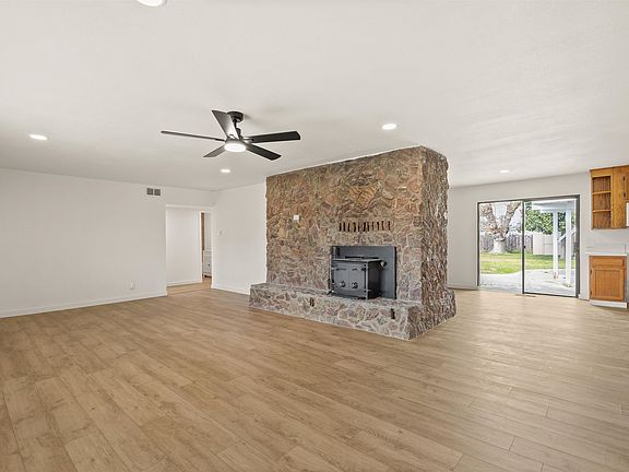 4th image of 488 Chestnut St