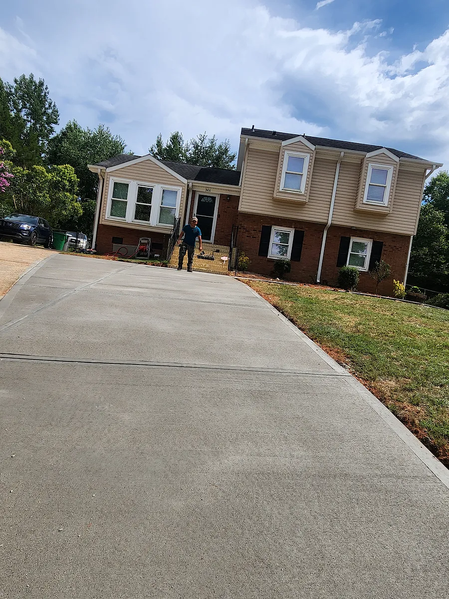 Building Photo - 301 Red Roan Pl