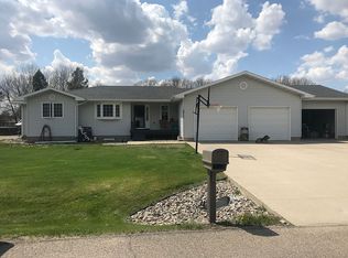 1711 64th St NW, Minot, ND 58703
