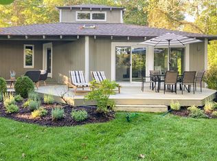 16 Bosuns Ln, Mashpee, MA 02649