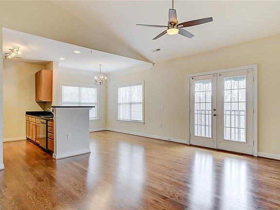 2nd image of 110 Sunset Cir Unit 302