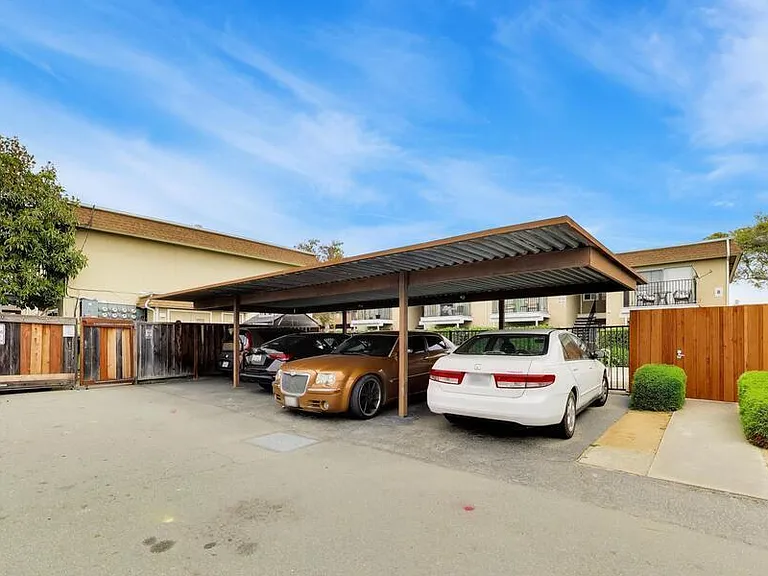 2727 Marina Boulevard — Photo 11