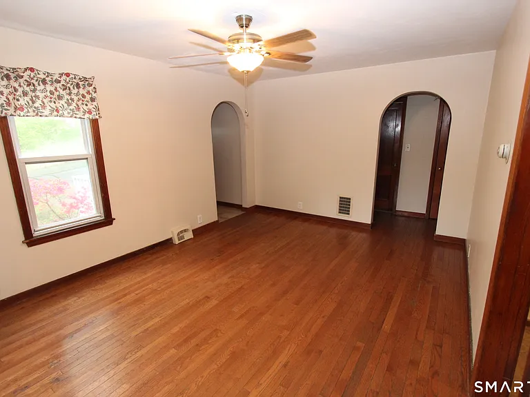 22 Brook St — Photo 12