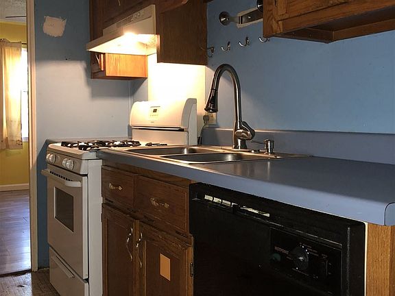 4th image of 887 Carrolton Ave