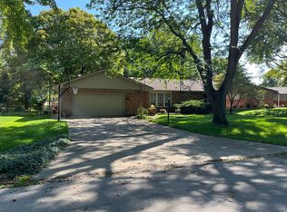 1916 McDonald Dr, Champaign, IL 61821