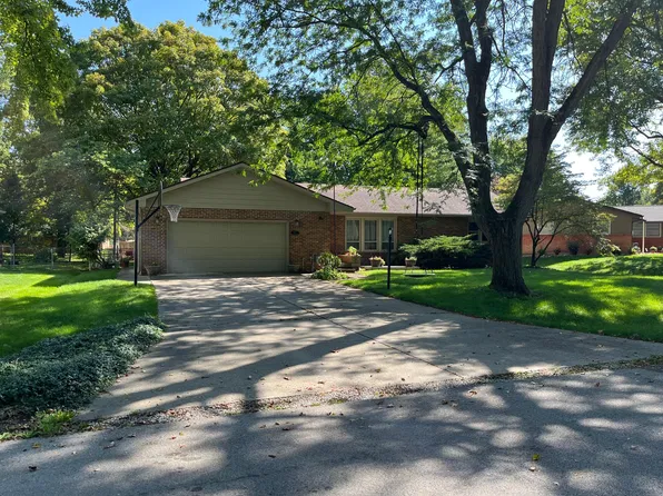 1916 McDonald Dr, Champaign, IL 61821