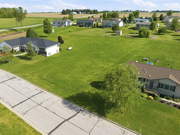 3rd image of 33 Meadow View Dr