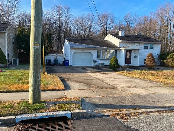 3rd image of 262 Stanford Ave