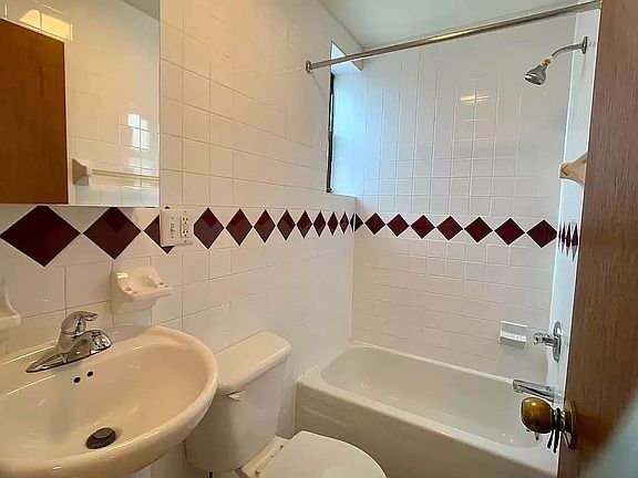 5th image of 106 Mulberry St APT 23