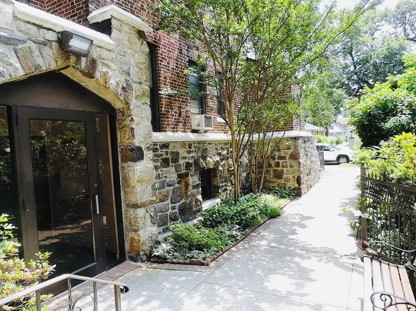 160-15 Powells Cove Boulevard image 11 of 24