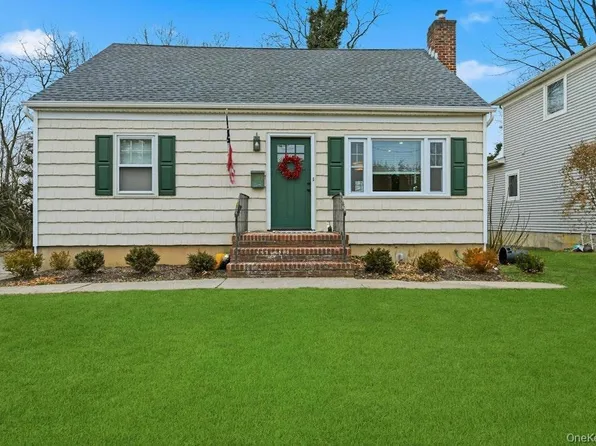 15 School Street, Port Washington, NY 11050