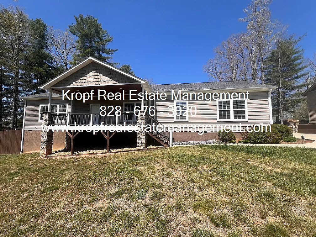2 bed, 1944 sqft, $2,100 — Photo 1