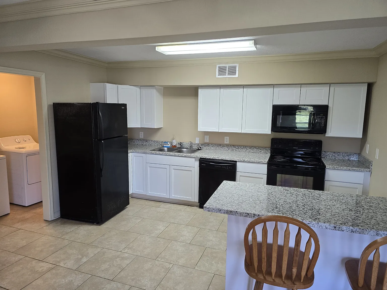 1 bed, 700 sqft, $1,000 — Photo 4