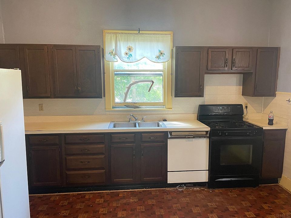 606 Indiana St, Walkerton, IN 46574 MLS 202239452 Zillow