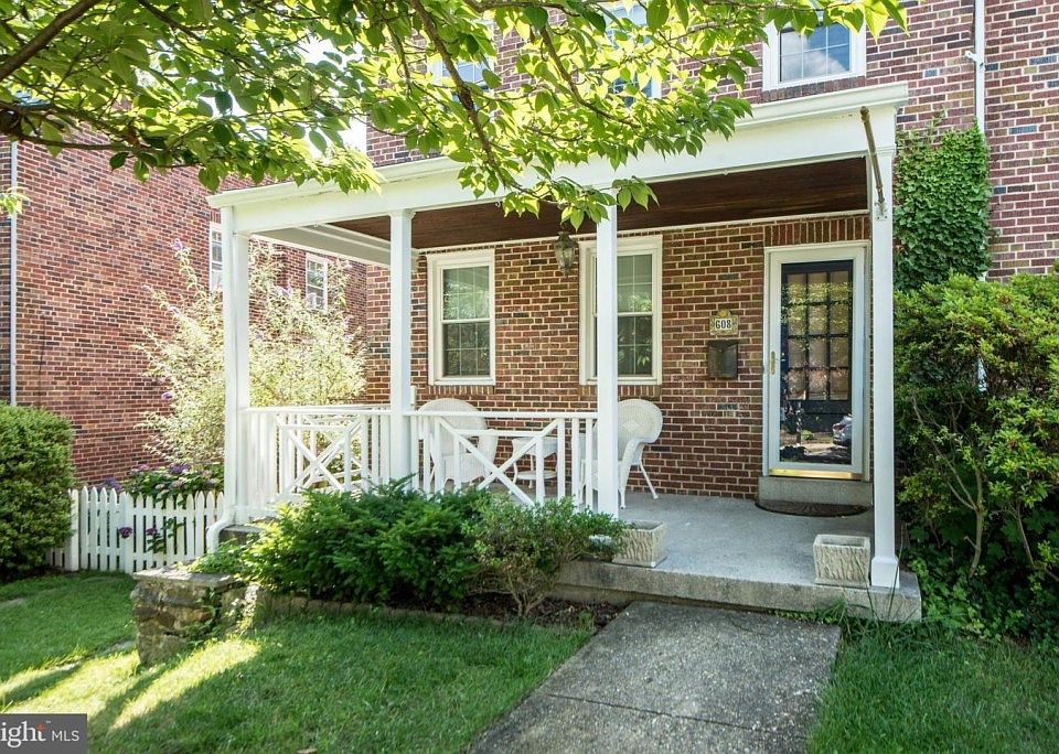 2nd image of 608 Highwood Dr