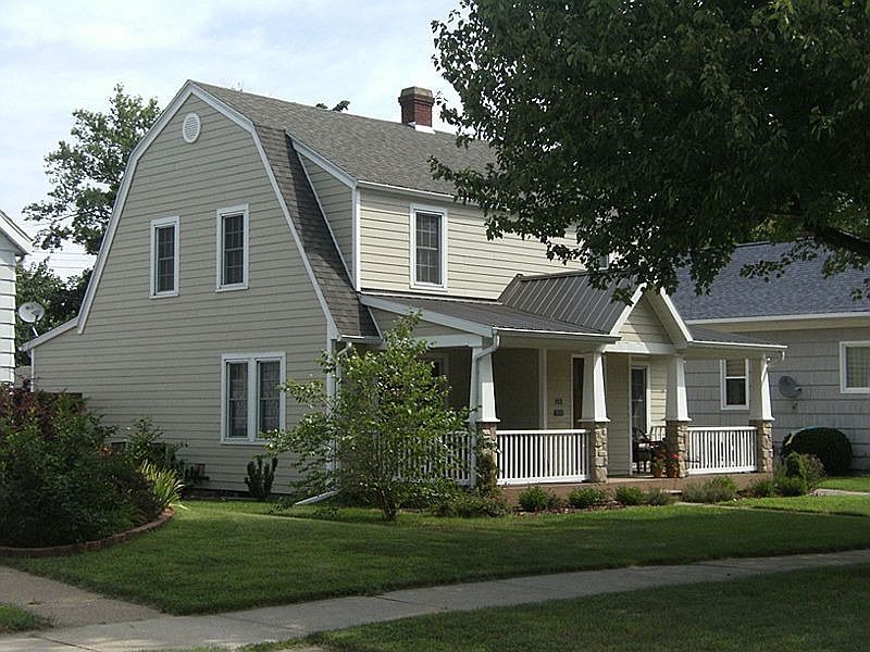 1st image of 821 Lewis Ave