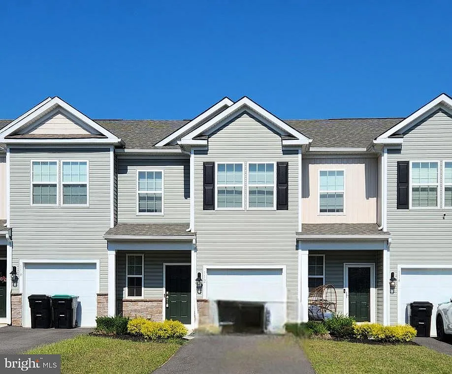 3 bed, 2.5 bath, 1580 sqft, $2,950 — Photo 1