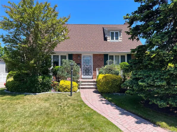 96 Carolyn Avenue, Valley Stream, NY 11580