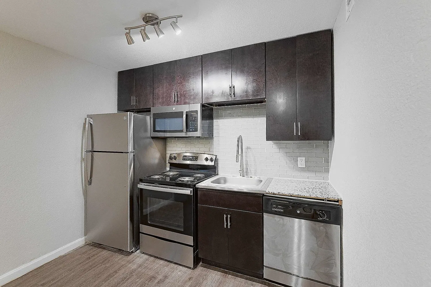2 bed, $1,088 — Photo 2