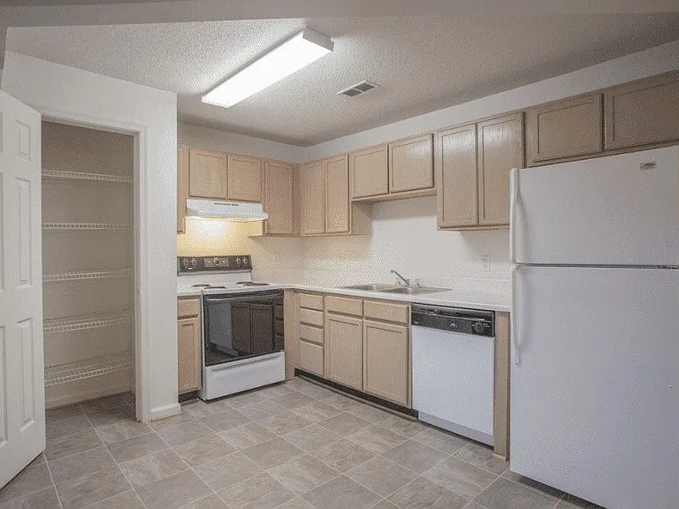 100 Marshview Dr #100 — Photo 4