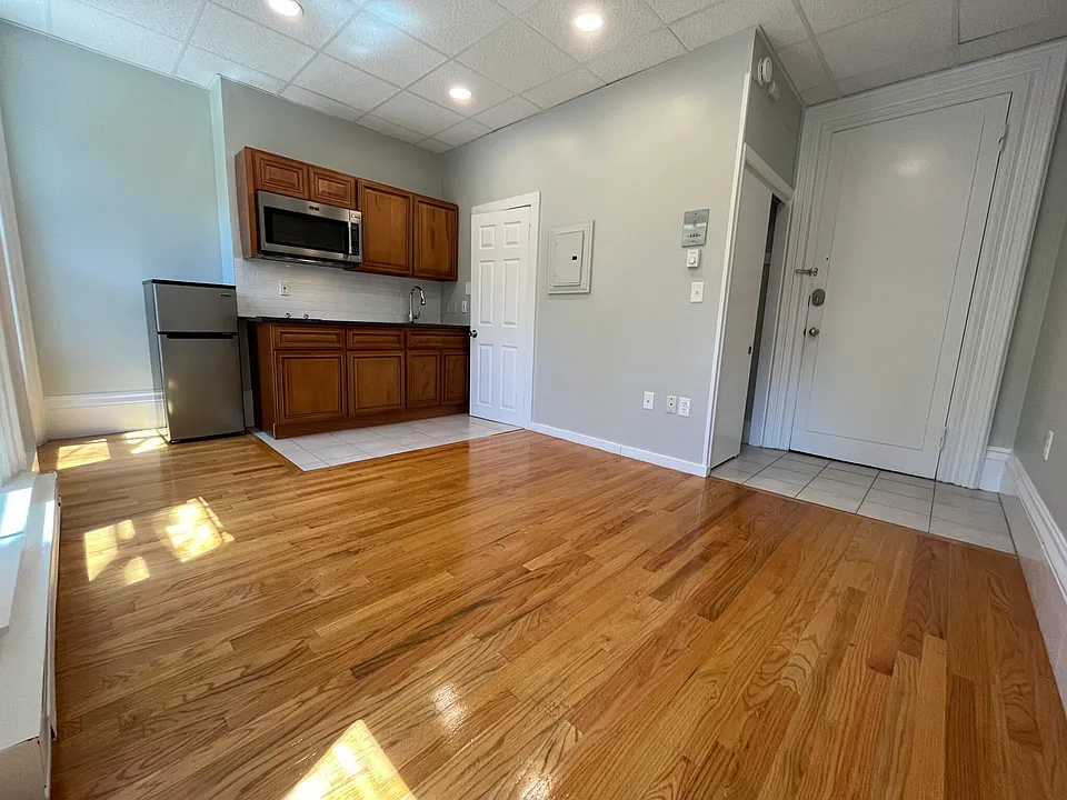 70 Pinckney St #2