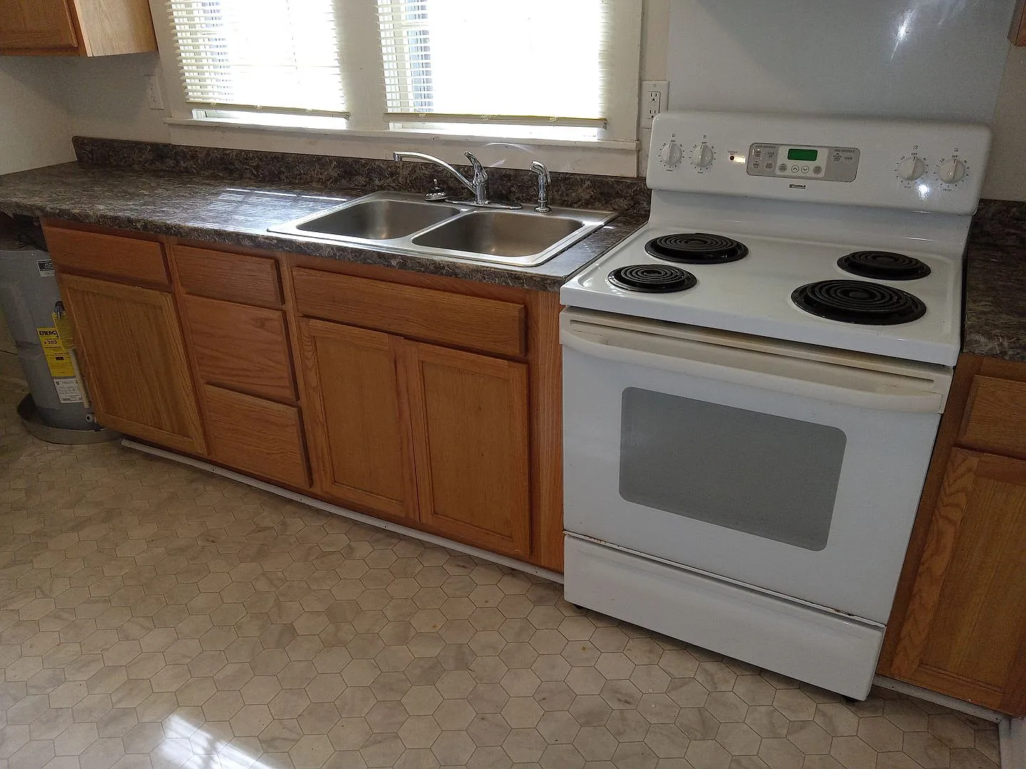 Affordable cozy 2 bedroom, 1-bathroom house in Warrenton, NC — Photo 3